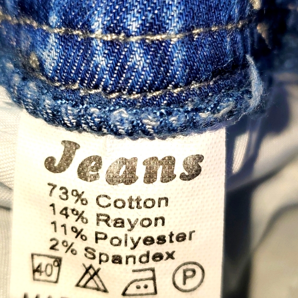 Ripped Denim Shorts Elastic Waist 💙🤍 - Picture 4 of 5